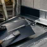Solin bac acier sur jonction mur pour étanchéité toiture