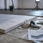 Isolation thermique sous carrelage : panneaux d’isolation avant chape, pour épaisseur sans bloquer les portes